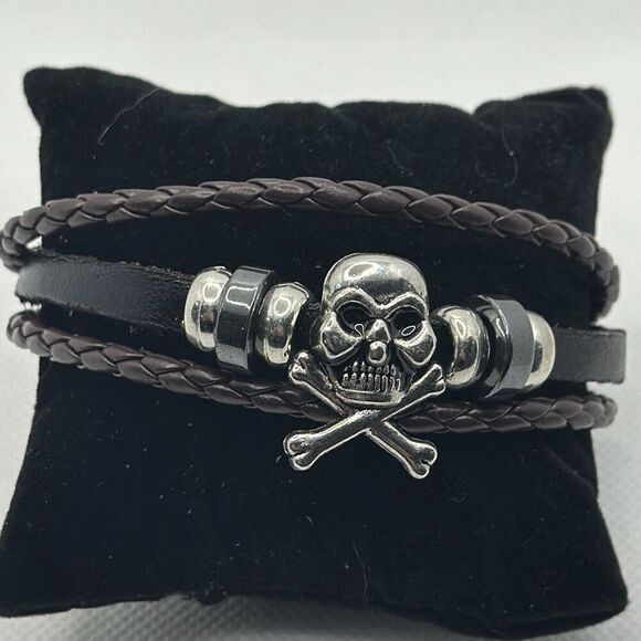 Brand New!! Leather and metal skull and crossbones bracelet - Picture 1 of 5